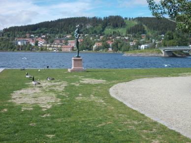 Am Ufer des Sees Storsjön im schwedischen Östersund